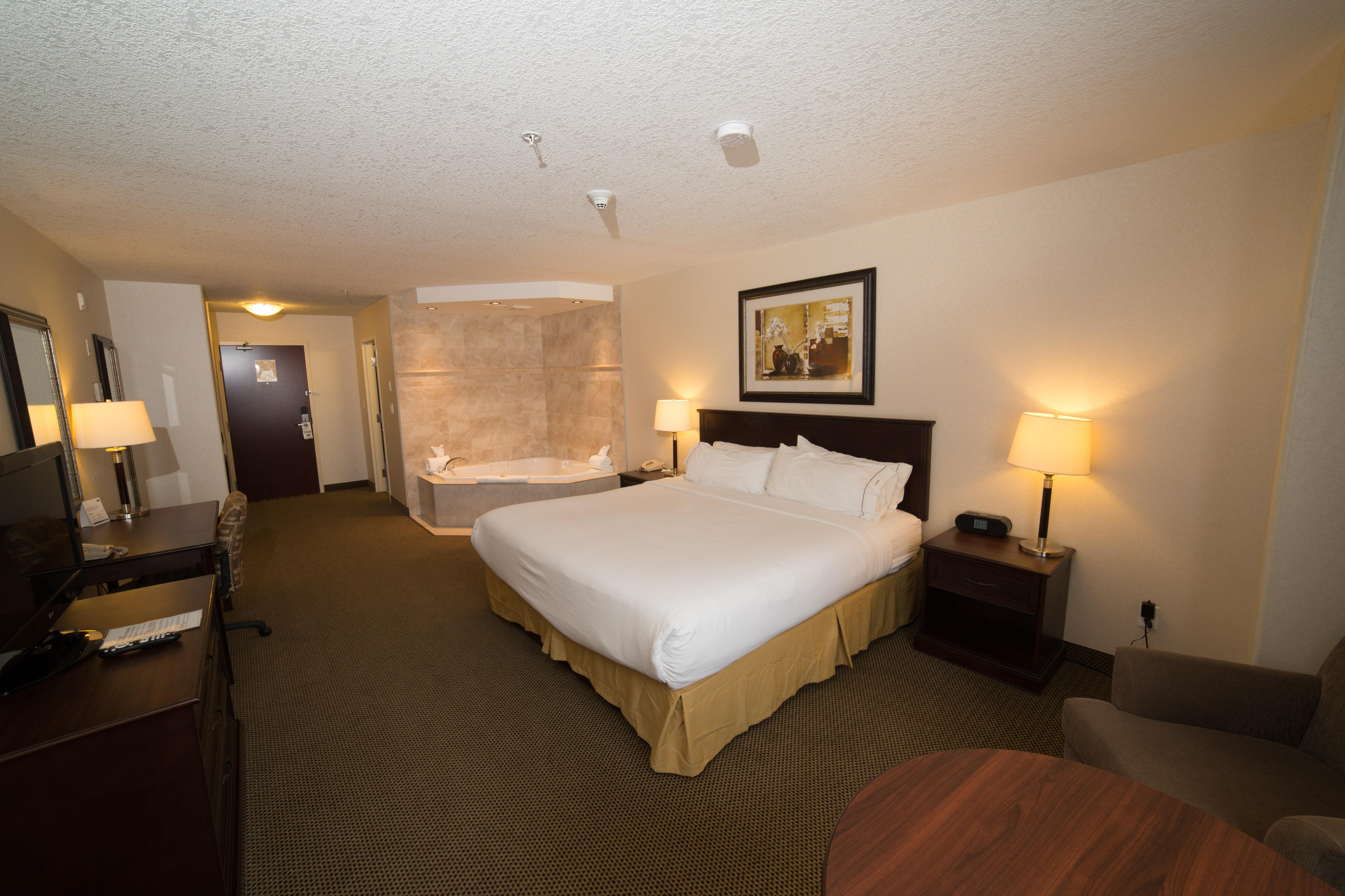 Holiday Inn Express & Suites Whitecourt By Ihg Esterno foto