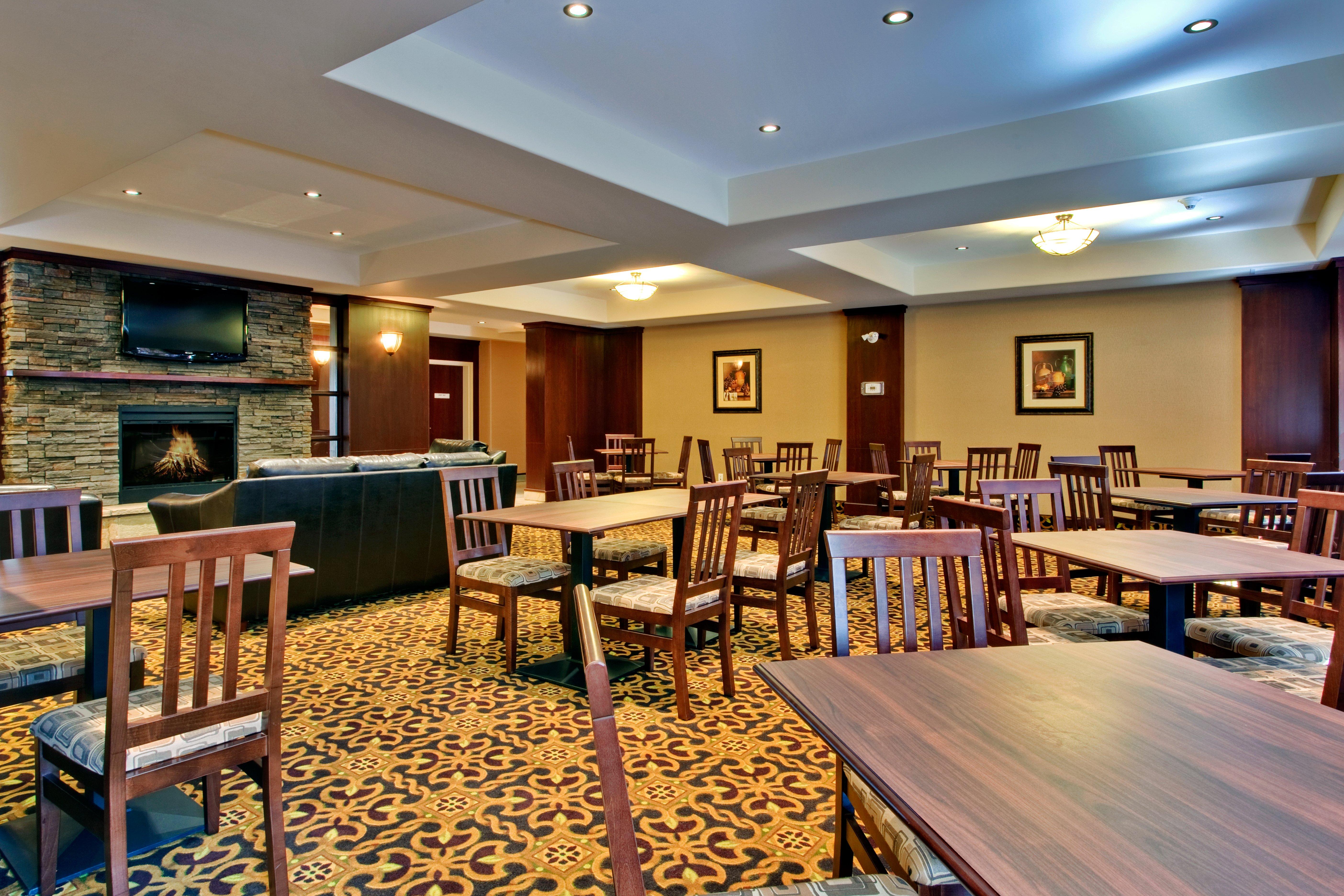 Holiday Inn Express & Suites Whitecourt By Ihg Esterno foto