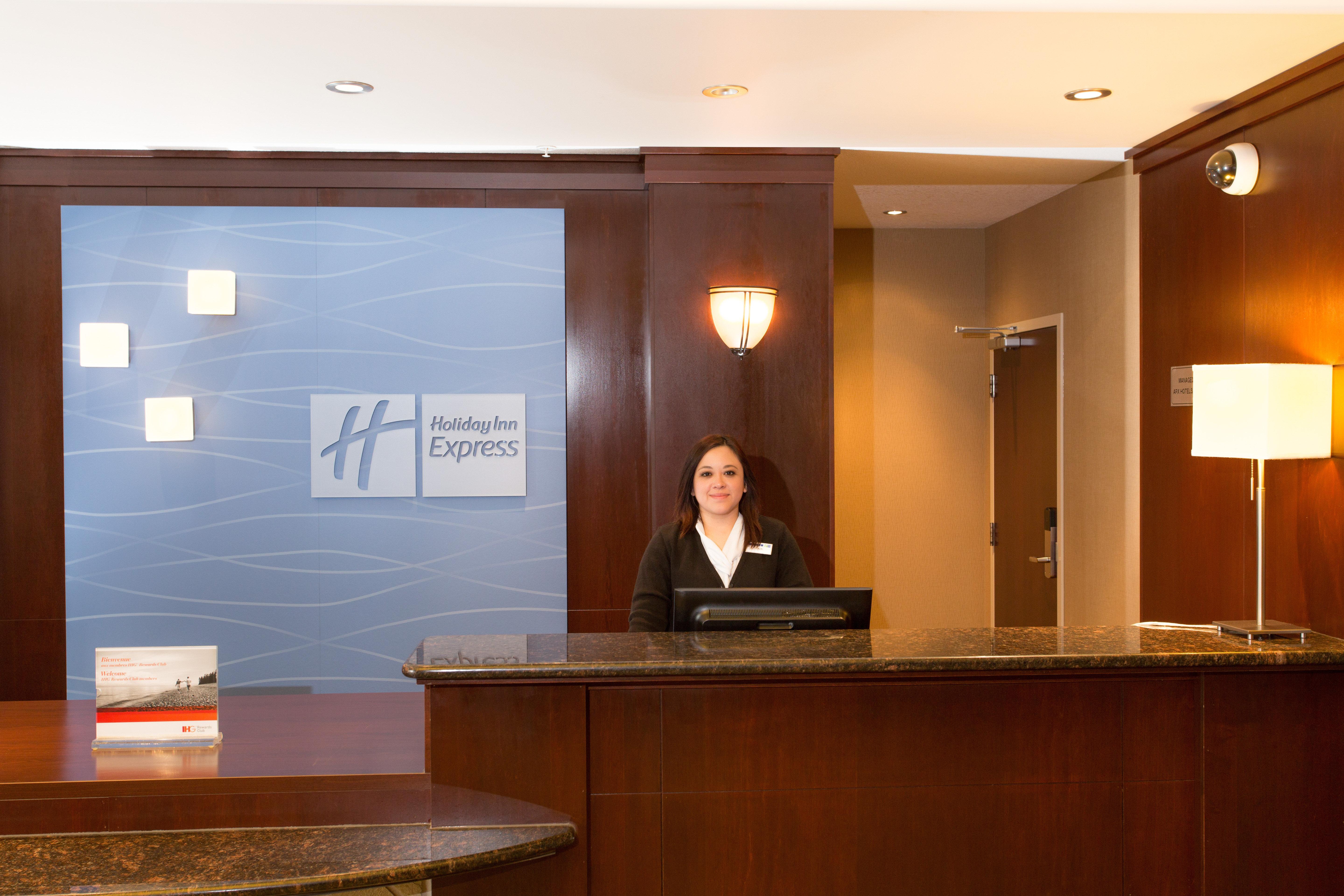Holiday Inn Express & Suites Whitecourt By Ihg Esterno foto