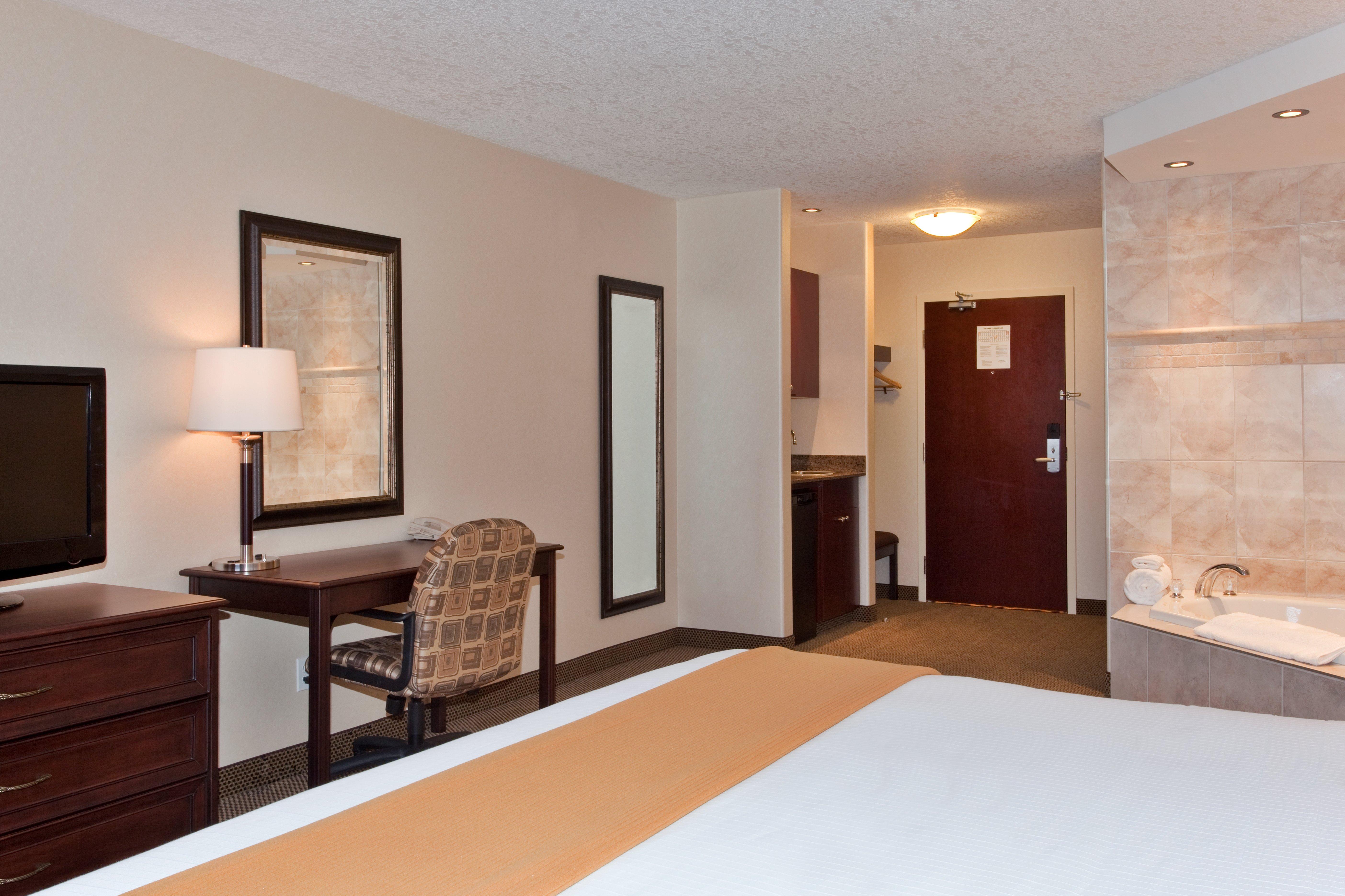 Holiday Inn Express & Suites Whitecourt By Ihg Esterno foto