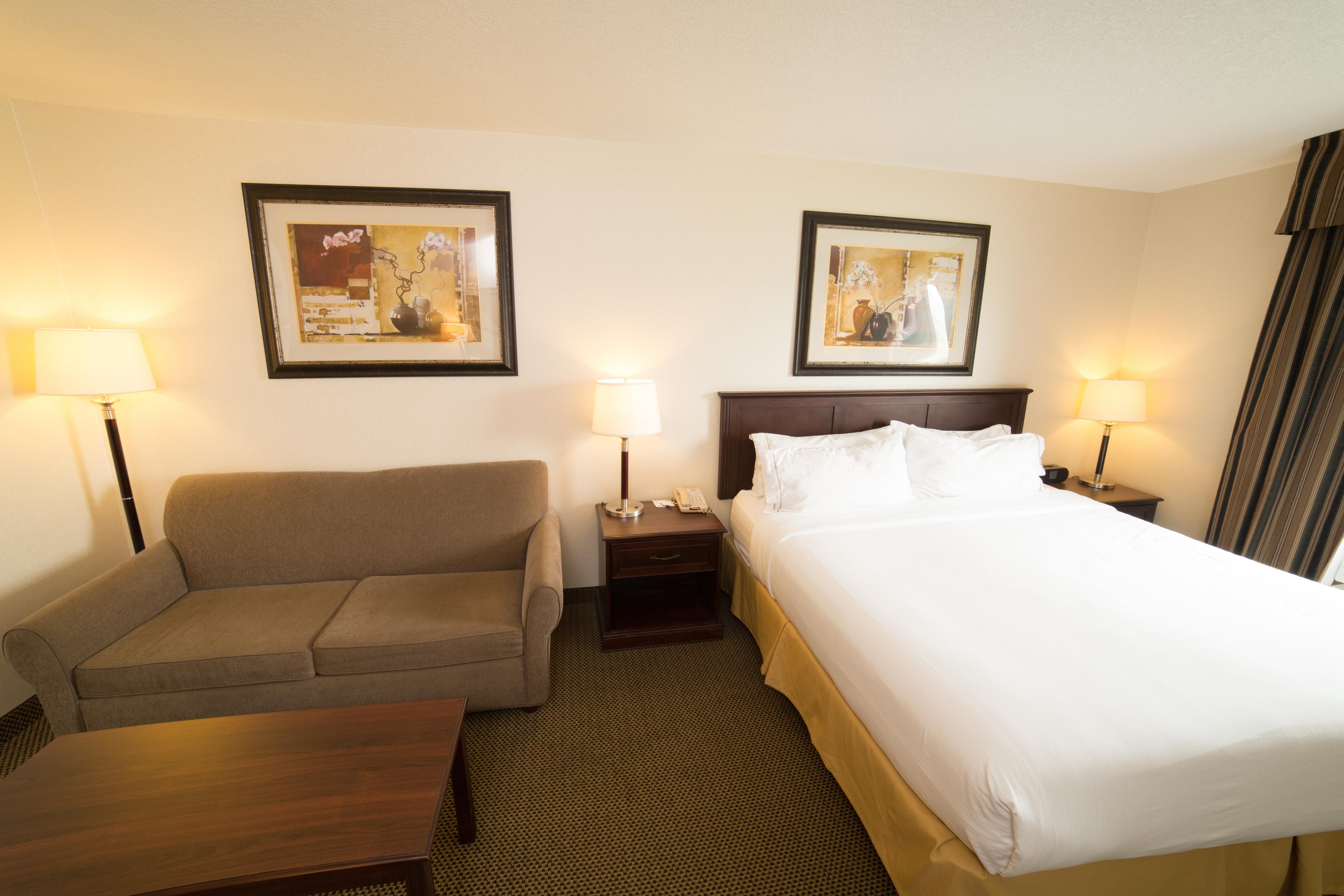 Holiday Inn Express & Suites Whitecourt By Ihg Esterno foto
