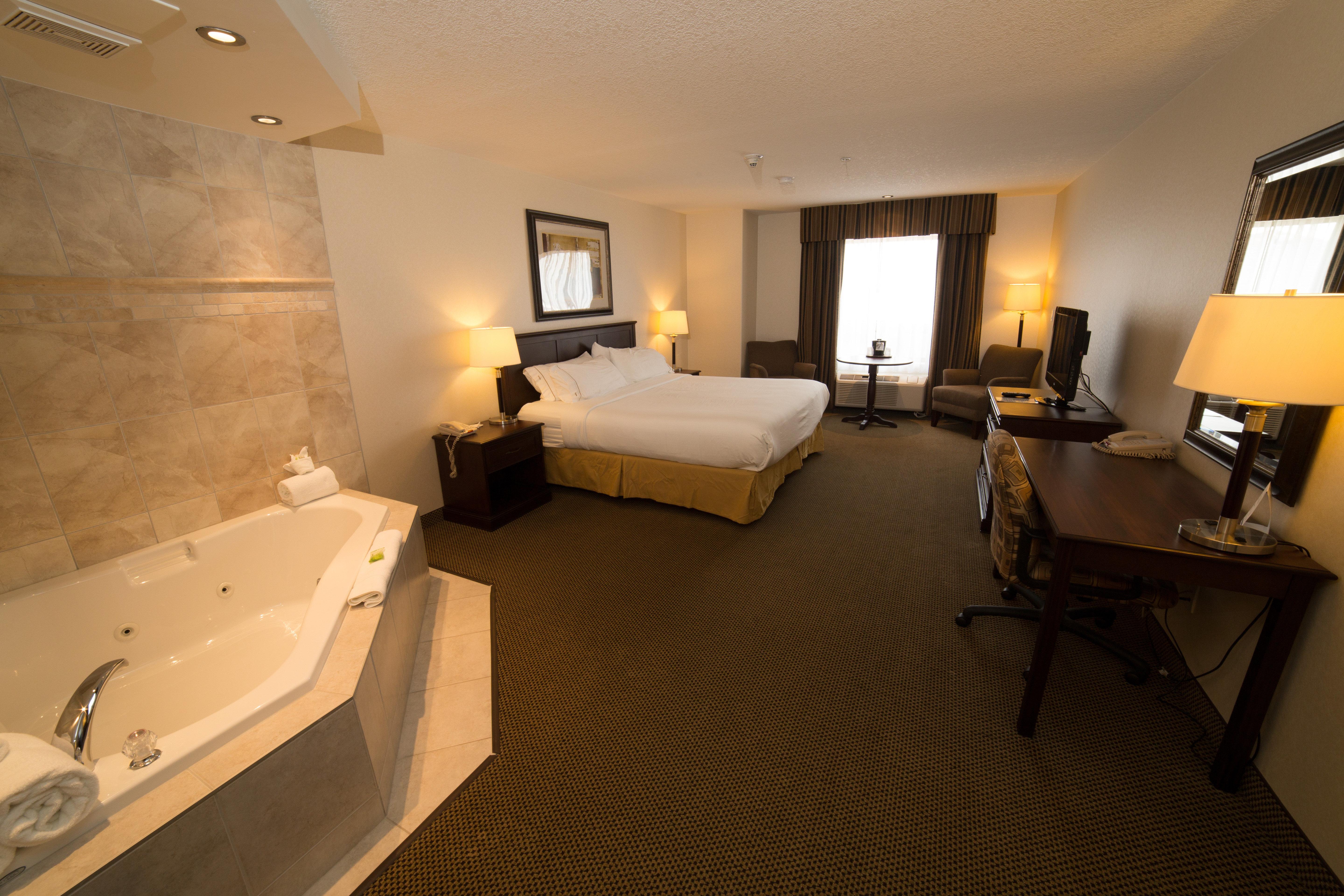 Holiday Inn Express & Suites Whitecourt By Ihg Esterno foto