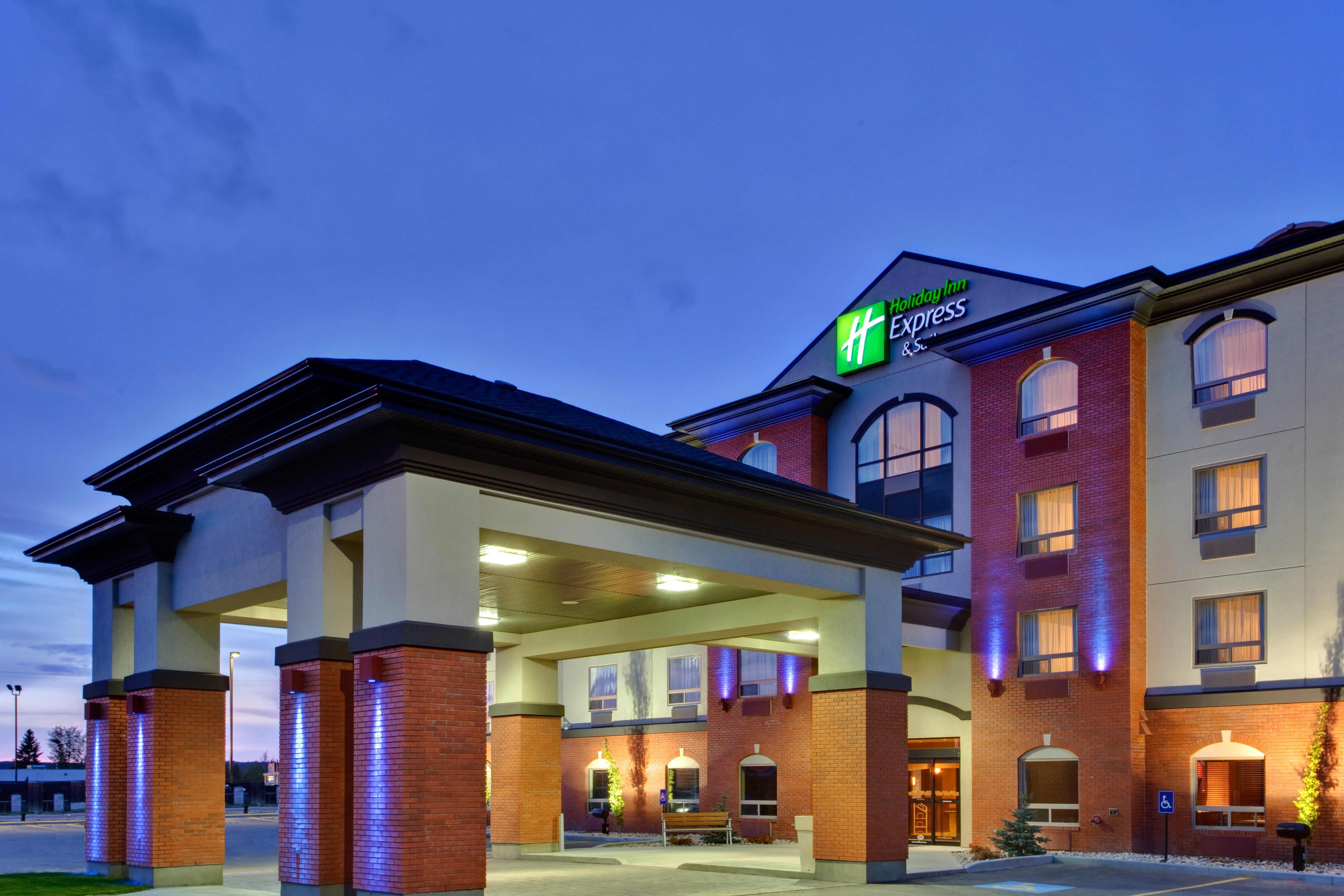 Holiday Inn Express & Suites Whitecourt By Ihg Esterno foto