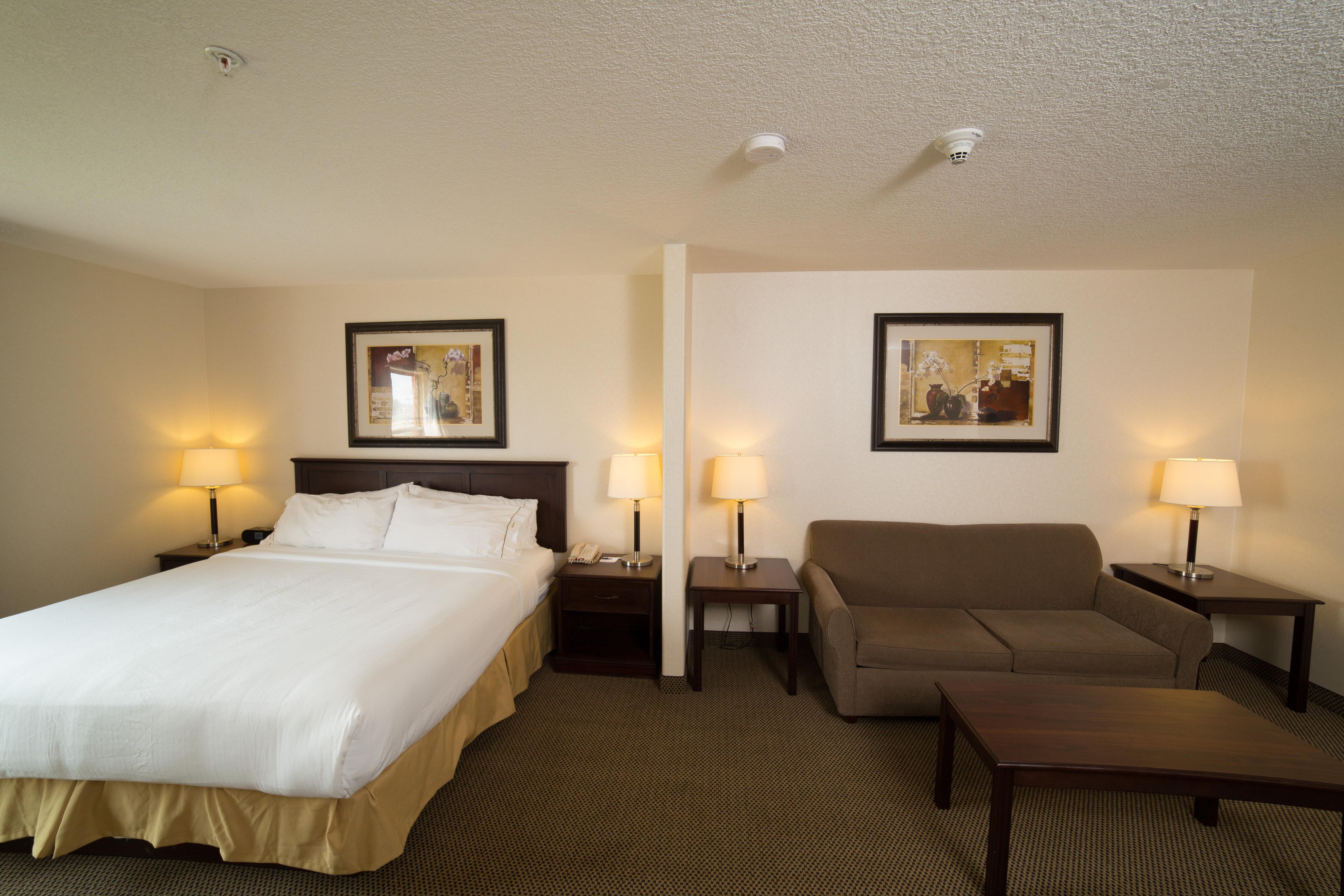 Holiday Inn Express & Suites Whitecourt By Ihg Esterno foto
