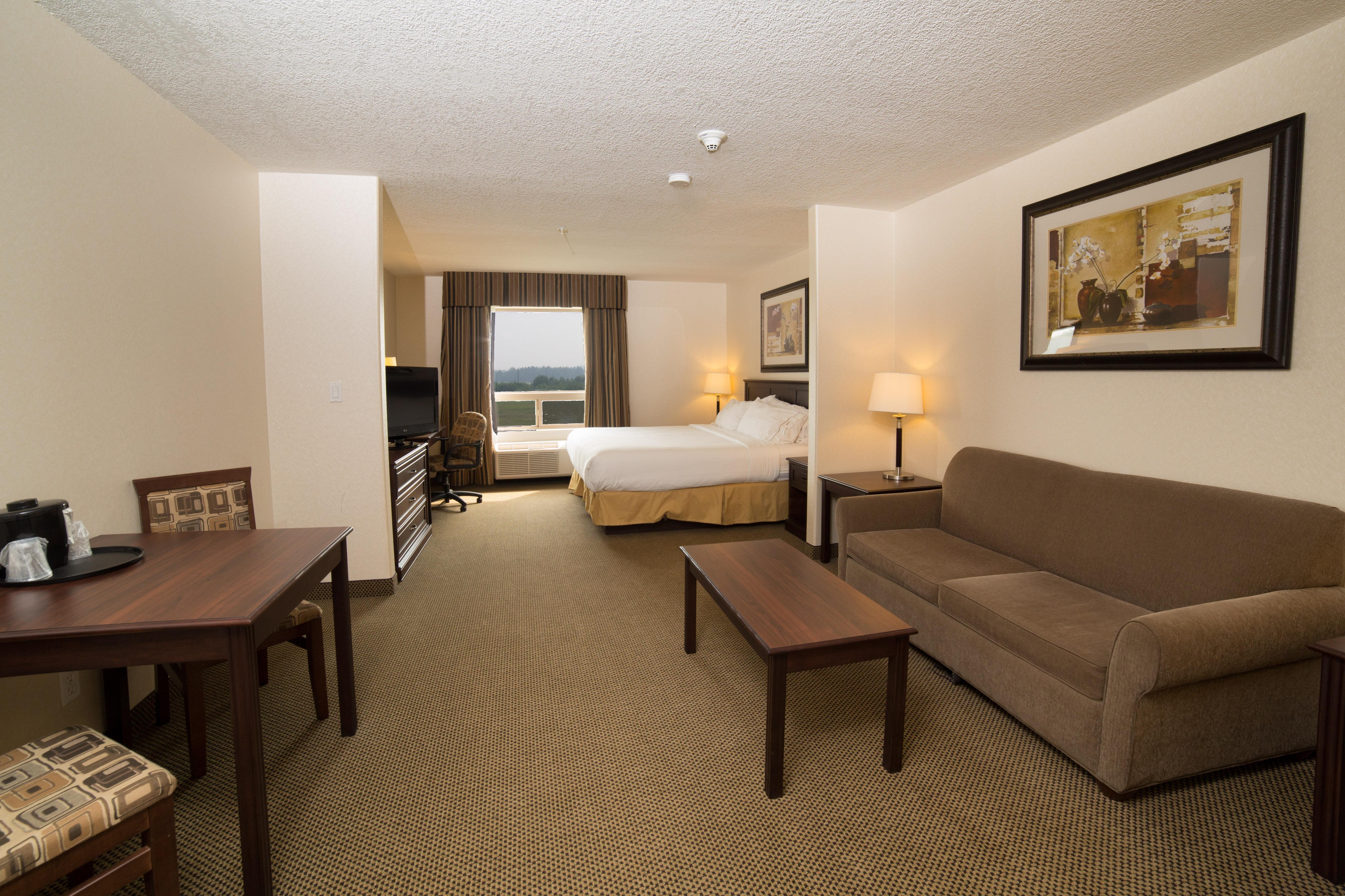 Holiday Inn Express & Suites Whitecourt By Ihg Esterno foto