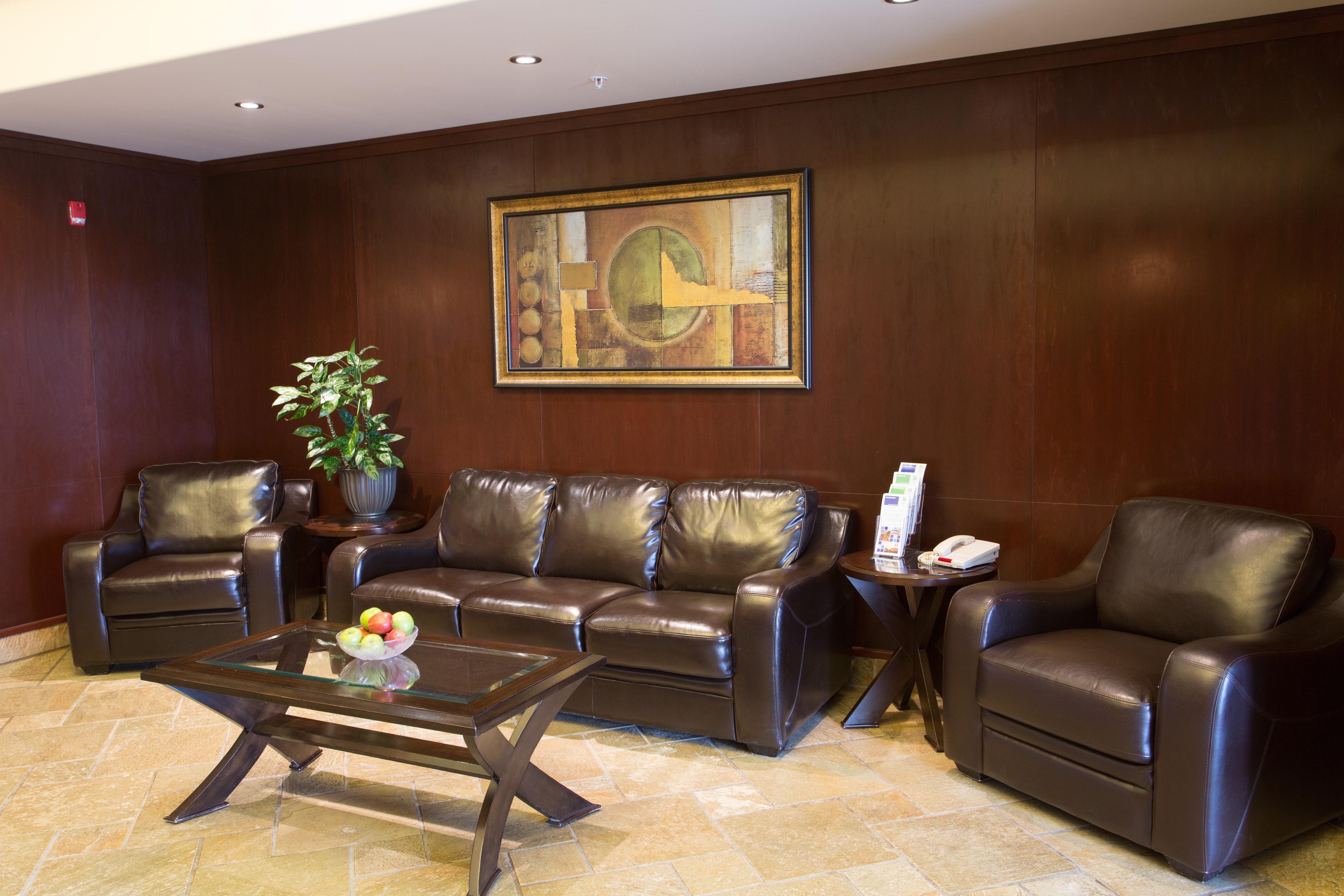 Holiday Inn Express & Suites Whitecourt By Ihg Esterno foto