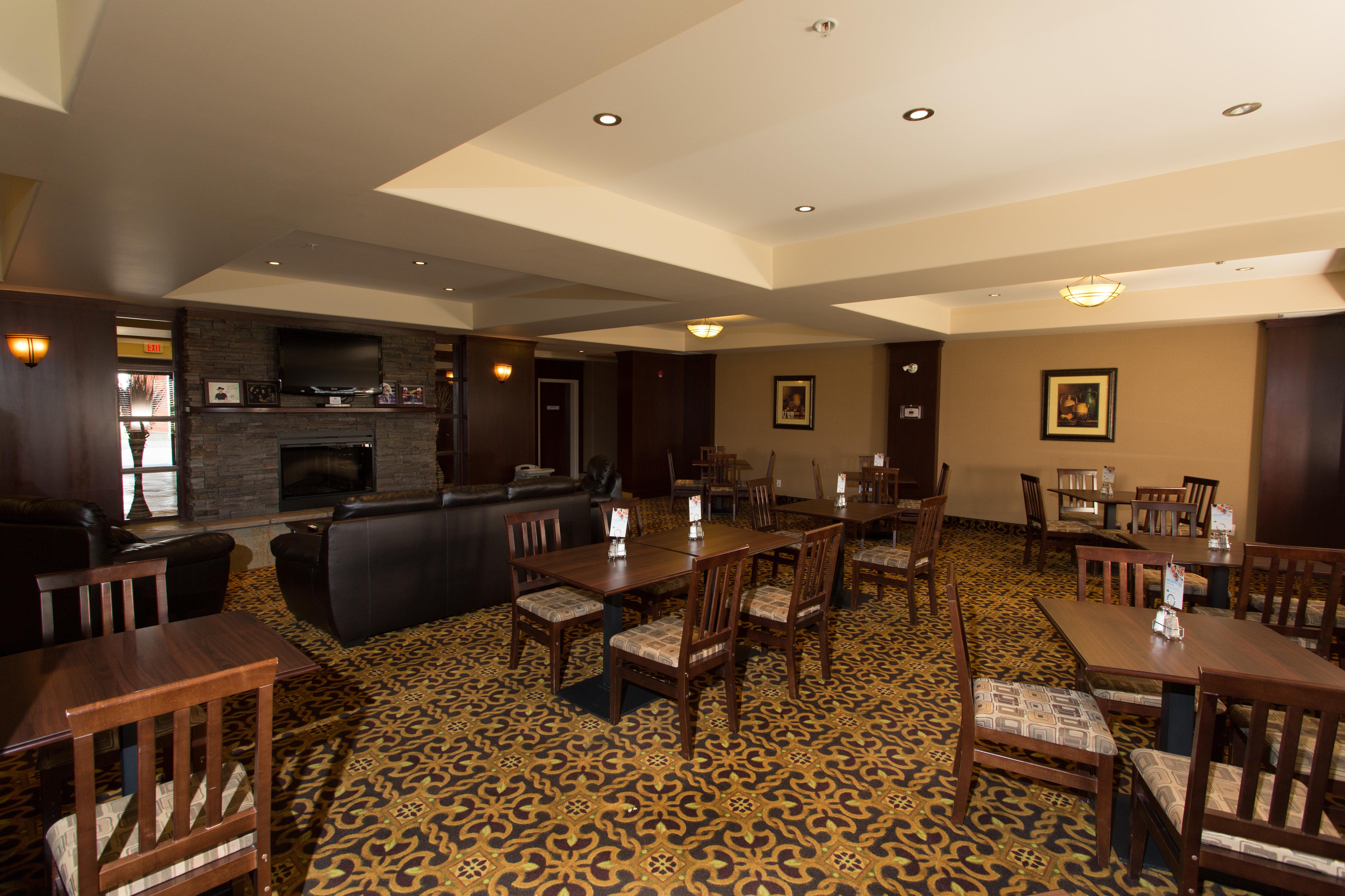 Holiday Inn Express & Suites Whitecourt By Ihg Esterno foto