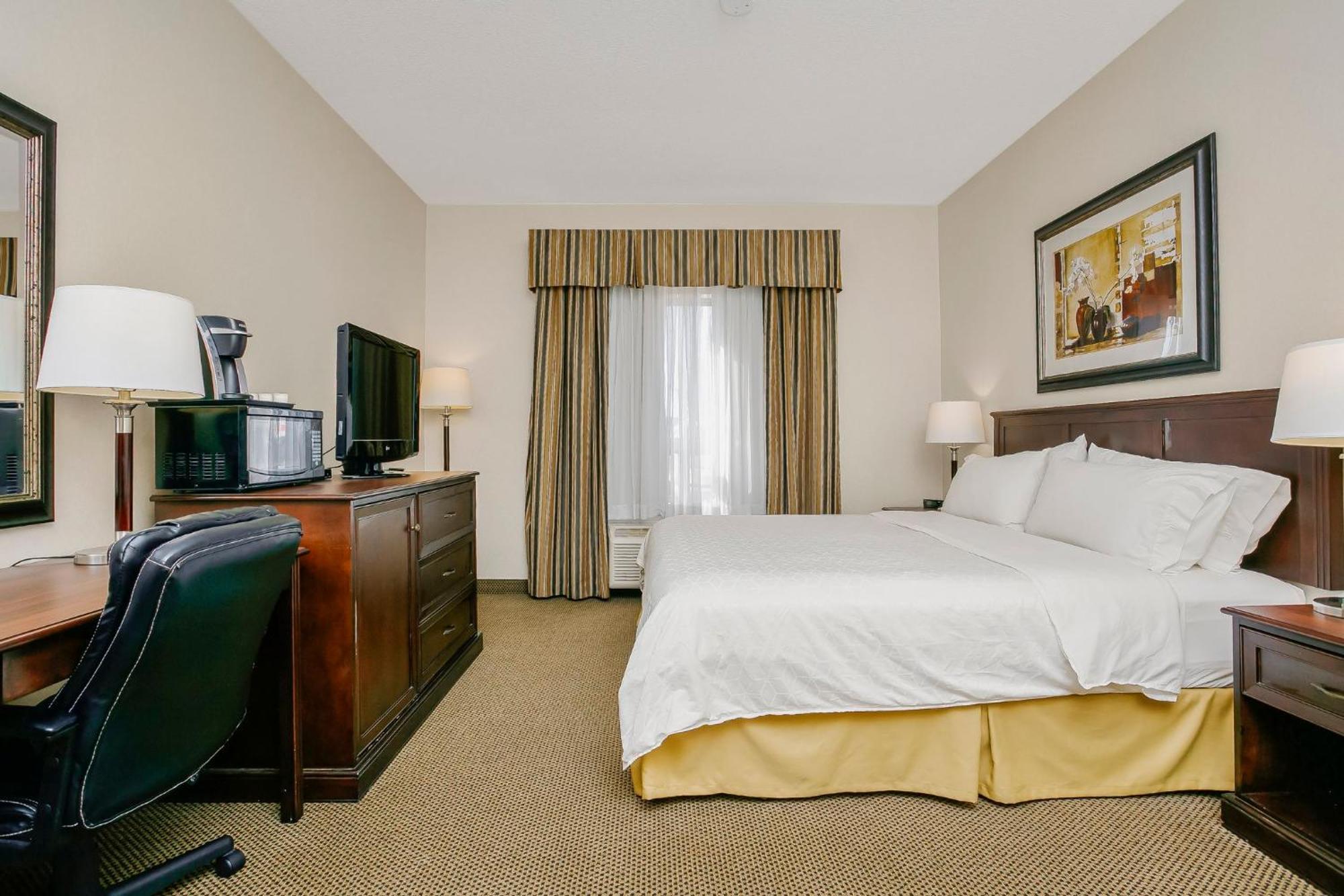 Holiday Inn Express & Suites Whitecourt By Ihg Esterno foto
