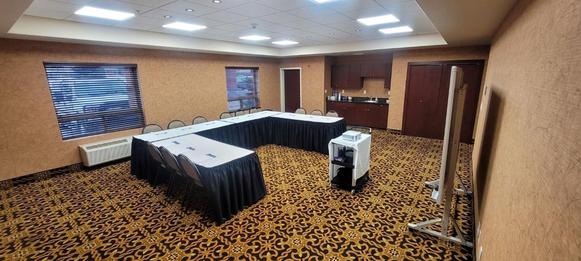 Holiday Inn Express & Suites Whitecourt By Ihg Esterno foto