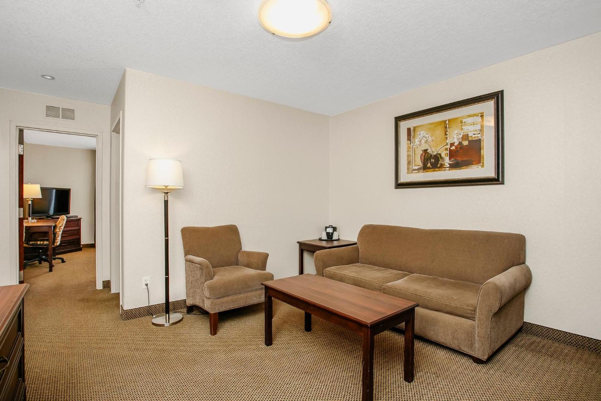 Holiday Inn Express & Suites Whitecourt By Ihg Esterno foto