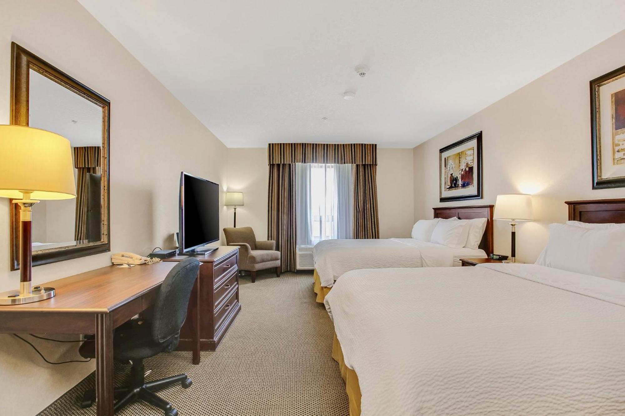 Holiday Inn Express & Suites Whitecourt By Ihg Esterno foto