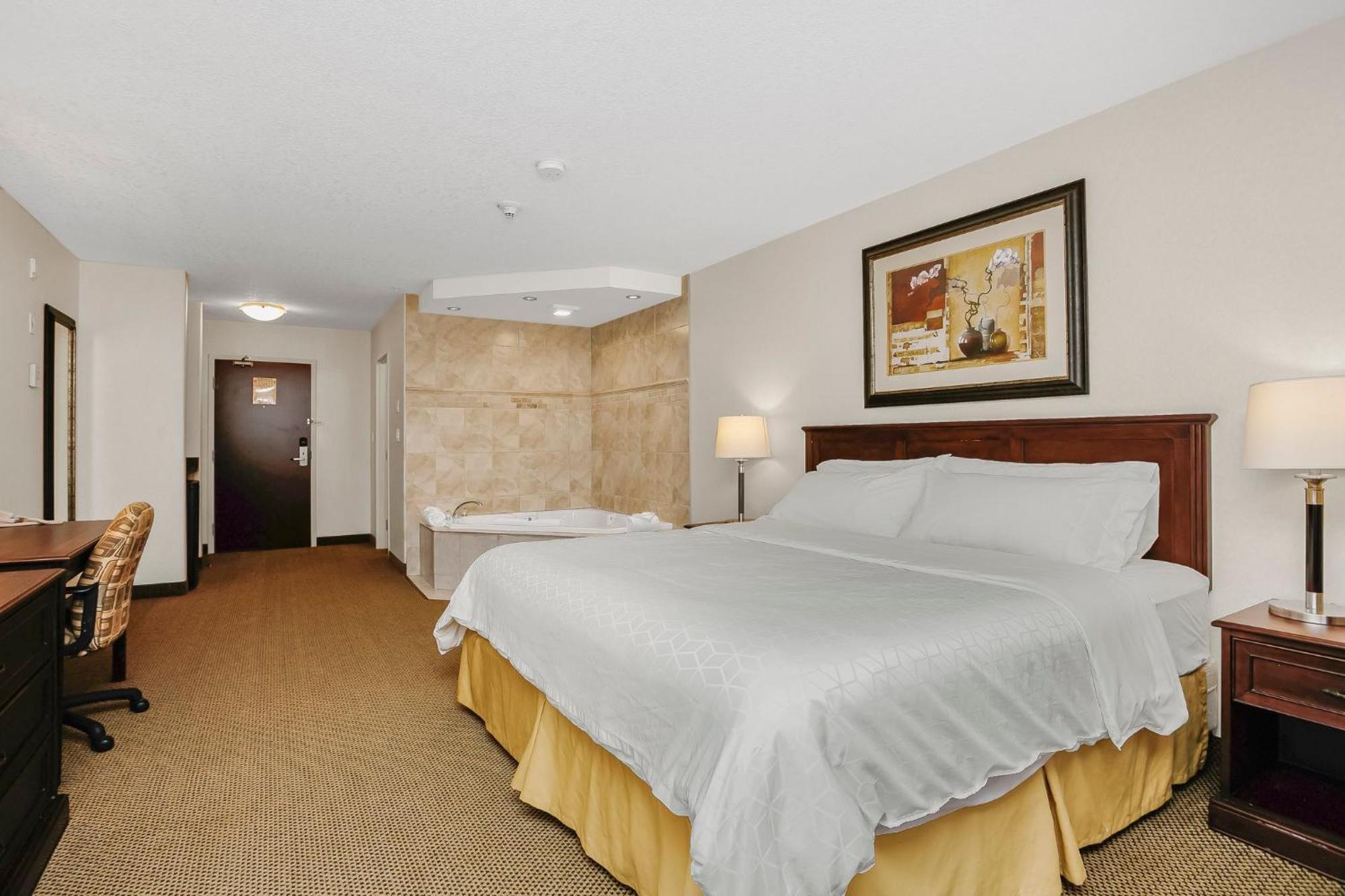 Holiday Inn Express & Suites Whitecourt By Ihg Esterno foto
