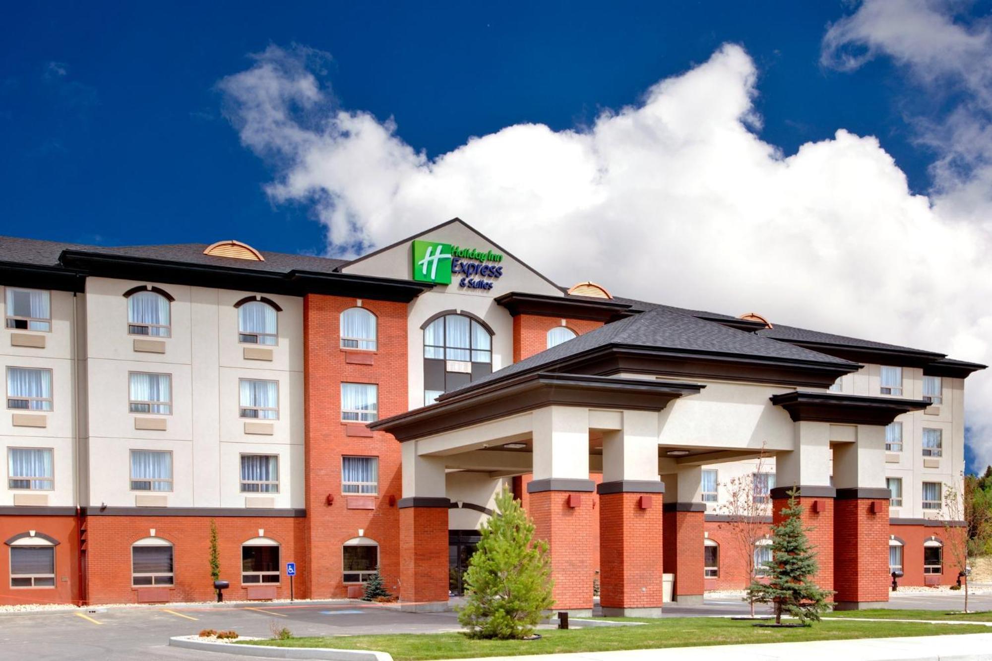 Holiday Inn Express & Suites Whitecourt By Ihg Esterno foto